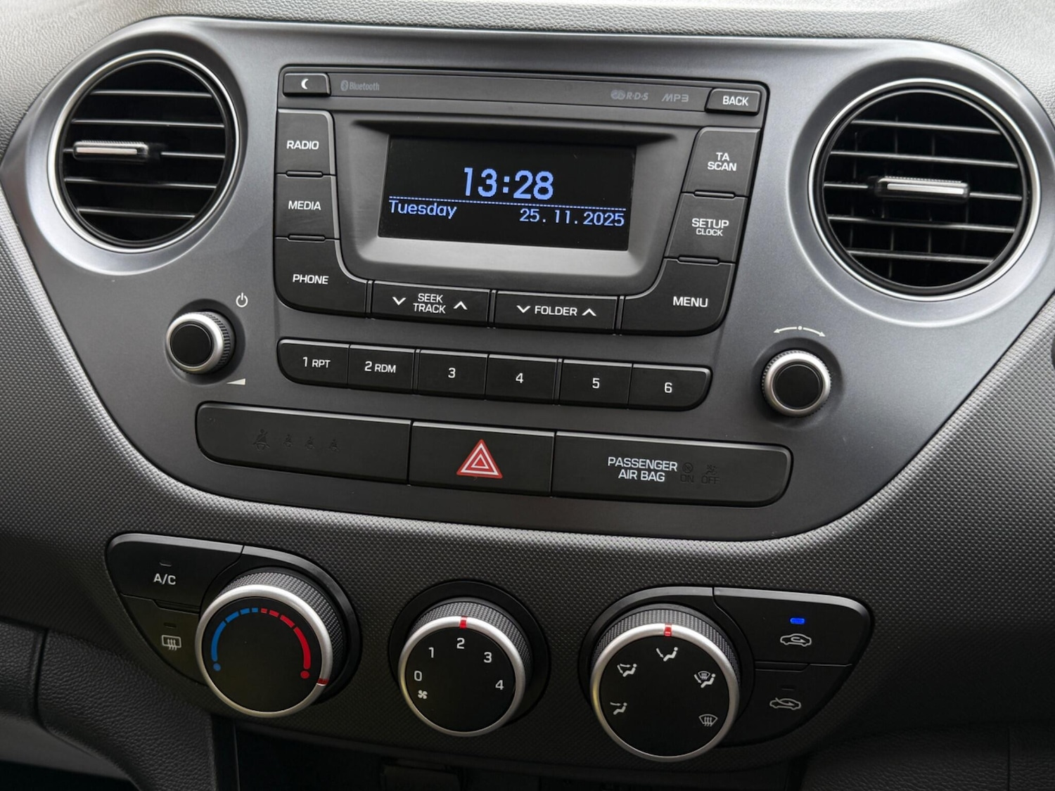 Used Hyundai i10 2018 for sale - 76337052: Photo 7