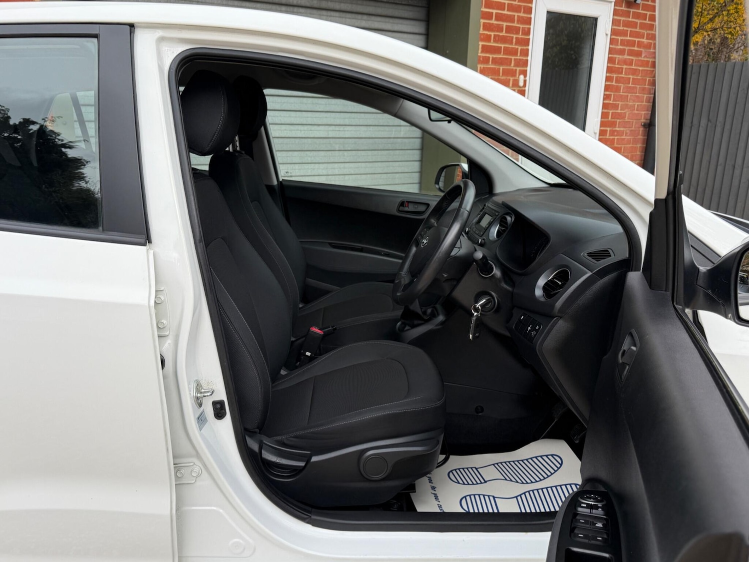 Used Hyundai i10 2018 for sale - 76337052: Photo 9