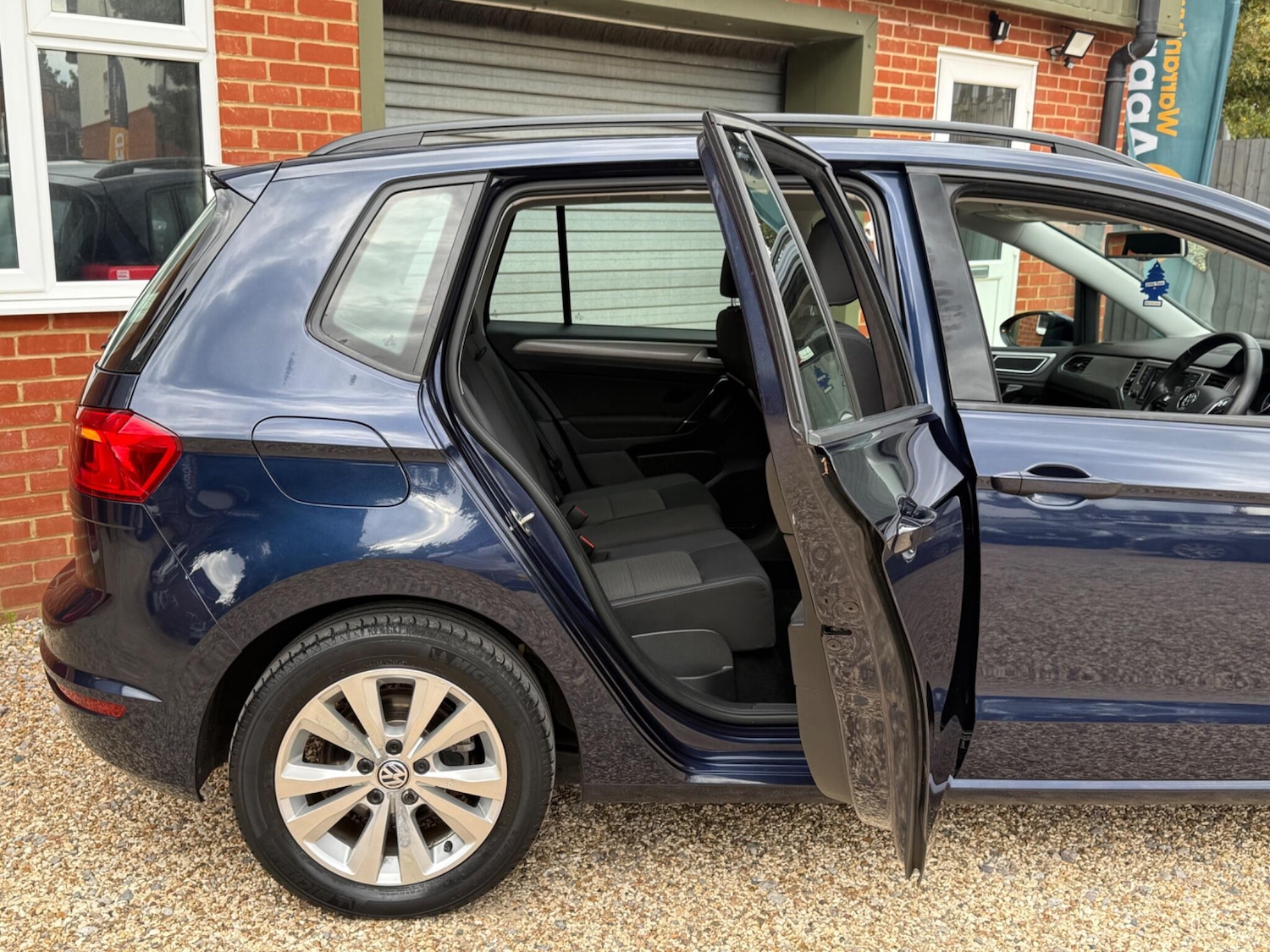 Used Volkswagen Golf SV 2015 for sale - 76781500: Photo 12