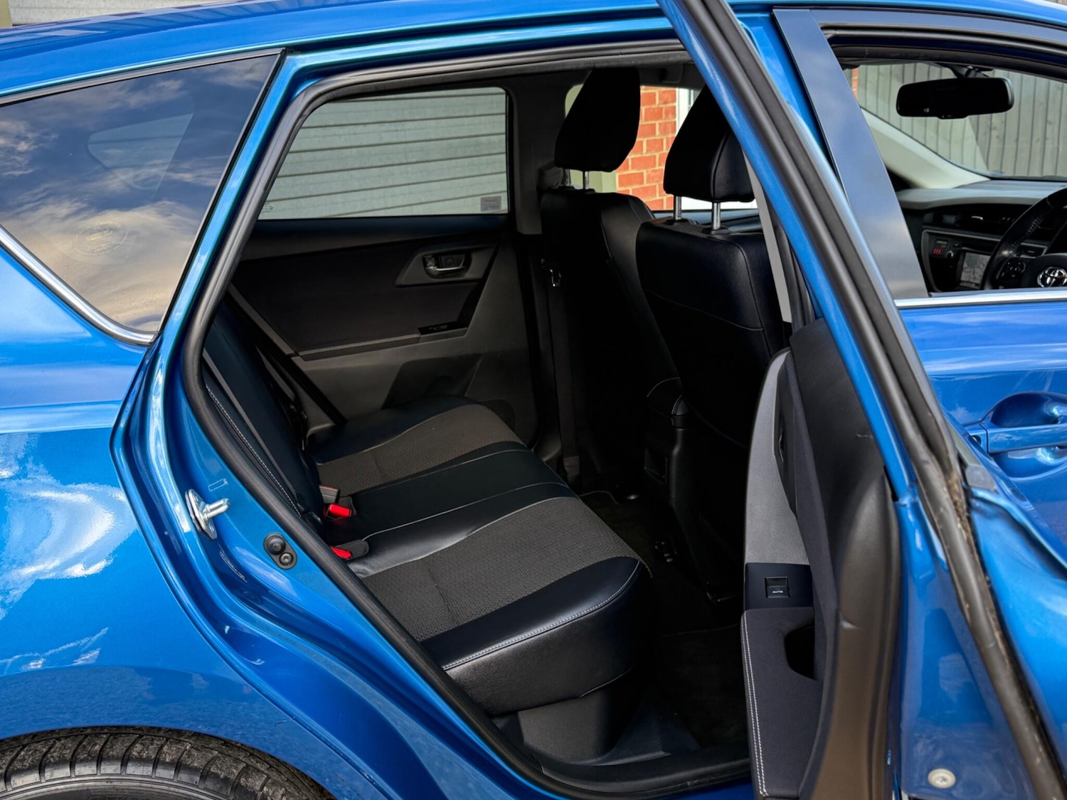 Used Toyota Auris 2014 for sale - 77001974: Photo 16