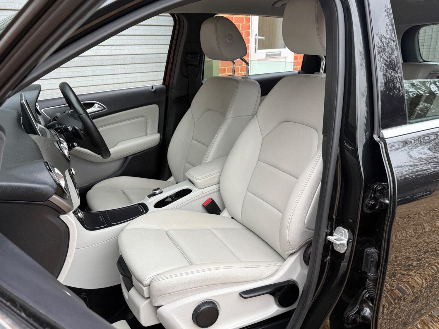 Used Mercedes-Benz B Class 2016 for sale - 76975443: Photo 27