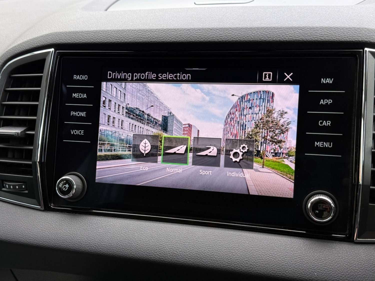 Used Skoda Karoq 2020 for sale - 77229506: Photo 63