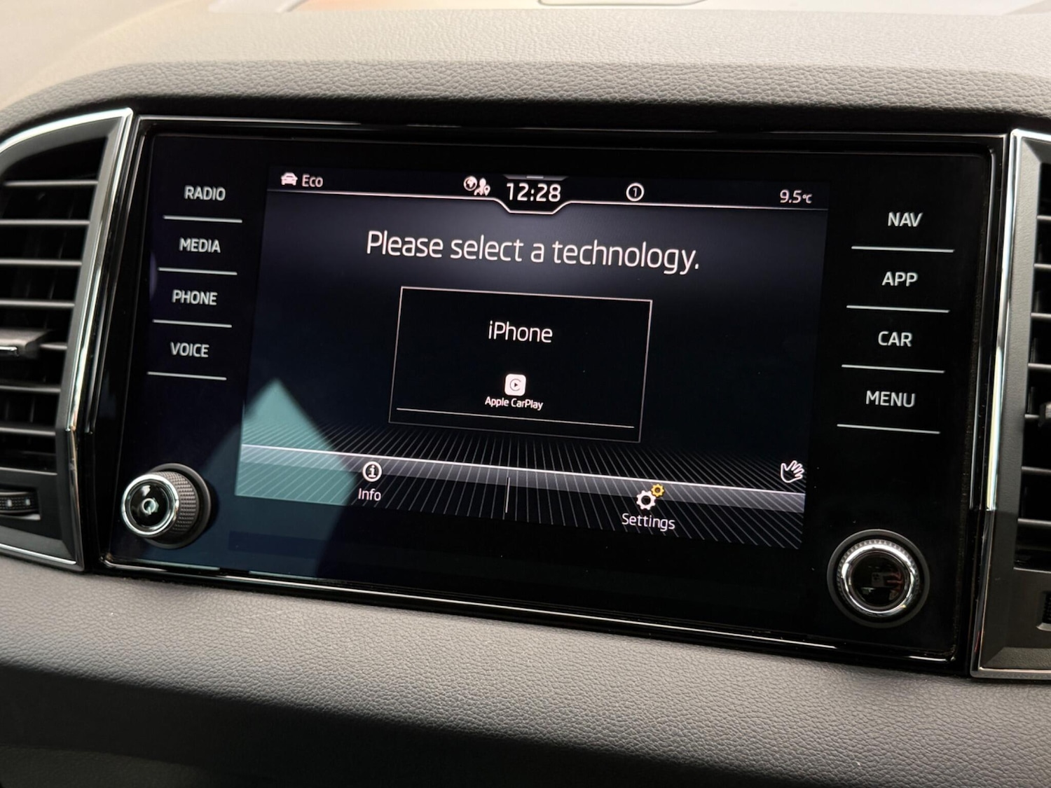 Used Skoda Karoq 2020 for sale - 77229506: Photo 77