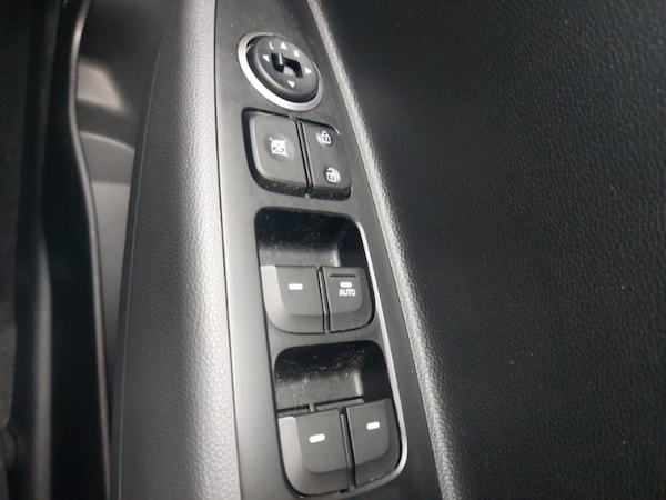 Used Hyundai i10 2018 for sale - 76282048: Photo 12