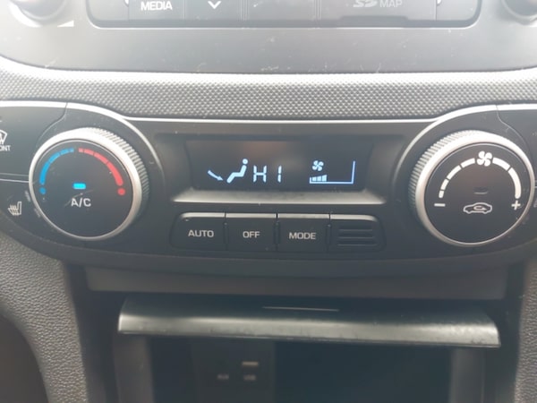 Used Hyundai i10 2018 for sale - 76282048: Photo 13
