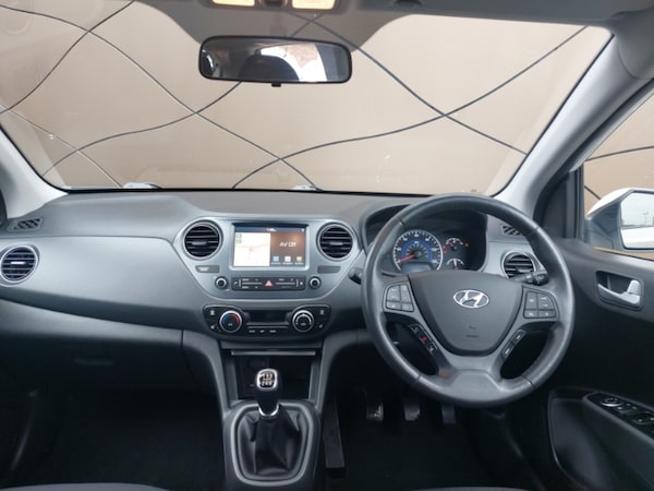 Used Hyundai i10 2018 for sale - 76282048: Photo 2