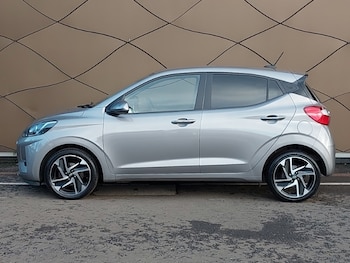 Used Hyundai i10 2023 for sale - 76556140: Photo