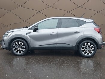 Used Renault Captur 2023 for sale - 75706880: Photo