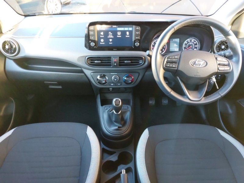 Used Hyundai i10 2023 for sale - 76628859: Photo 2