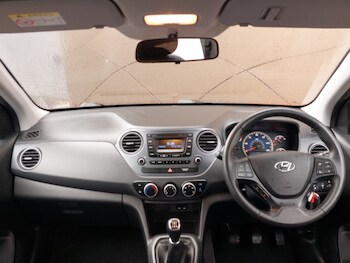 Used Hyundai i10 2018 for sale - 77969149: Photo