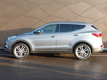 Used Hyundai Santa Fe 2018 for sale - 77015045: Photo