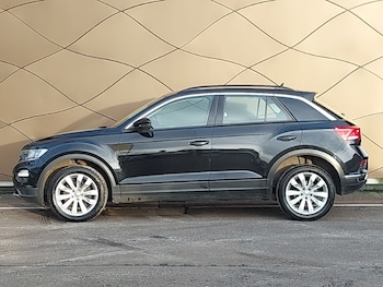Used Volkswagen T-Roc 2018 for sale - 77585246: Photo