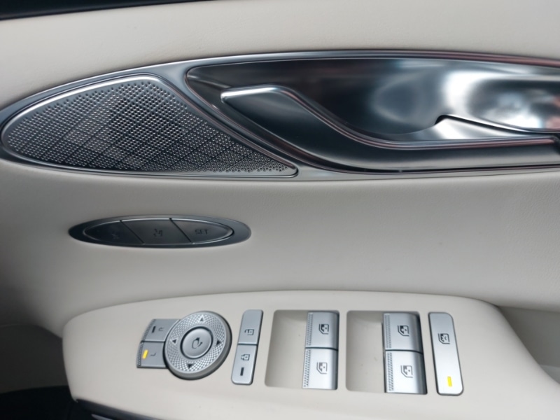 Used Genesis GV70 2023 for sale - 77024489: Photo 16