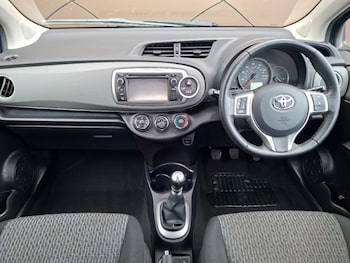Used Toyota Yaris 2014 for sale - 79011427: Photo