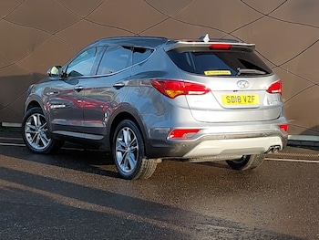 Used Hyundai Santa Fe 2018 for sale - 77052378: Photo