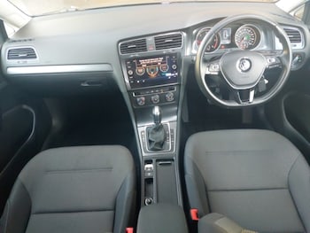 Used Volkswagen Golf 2017 for sale - 76097909: Photo 2