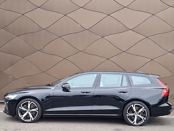 Used Volvo V60 2022 for sale - 79332733: Photo