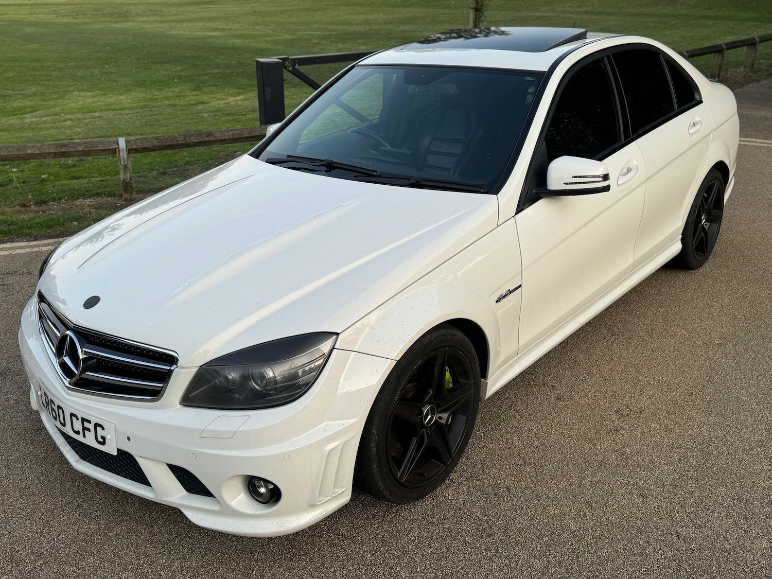 Used Mercedes-Benz C Class 2010 for sale - 76988989: Photo 3