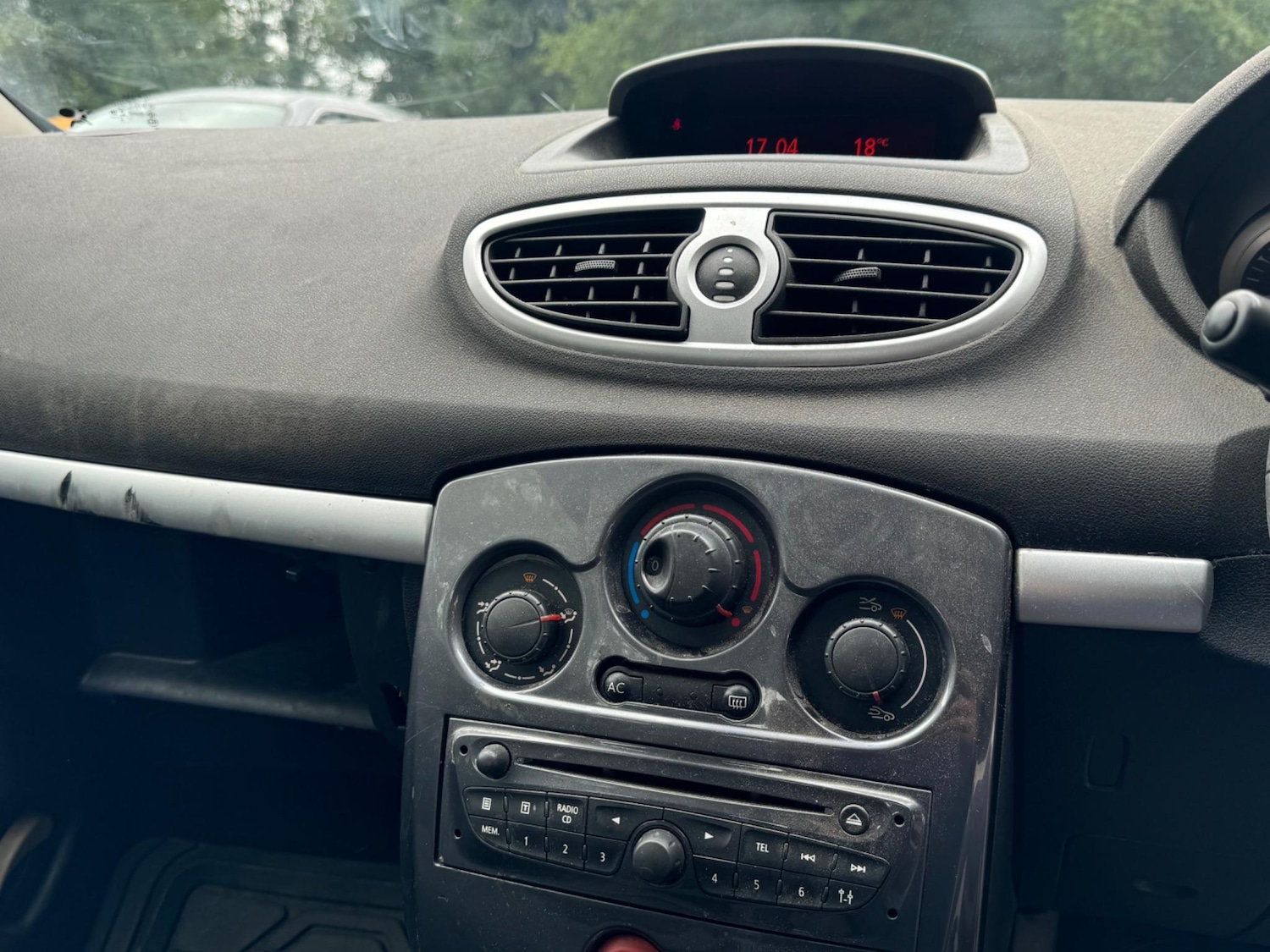 Used Renault Clio 2012 for sale - 76398064: Photo 11