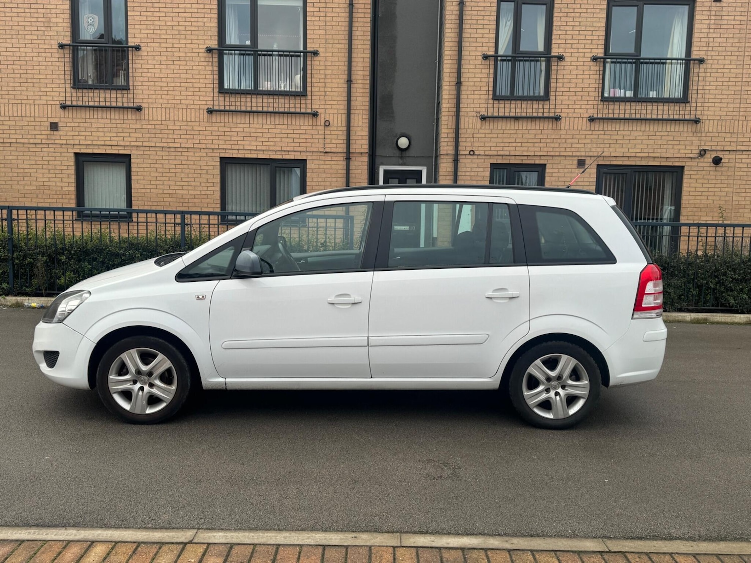 Used Vauxhall Zafira 2013 for sale - 77163323: Photo 8