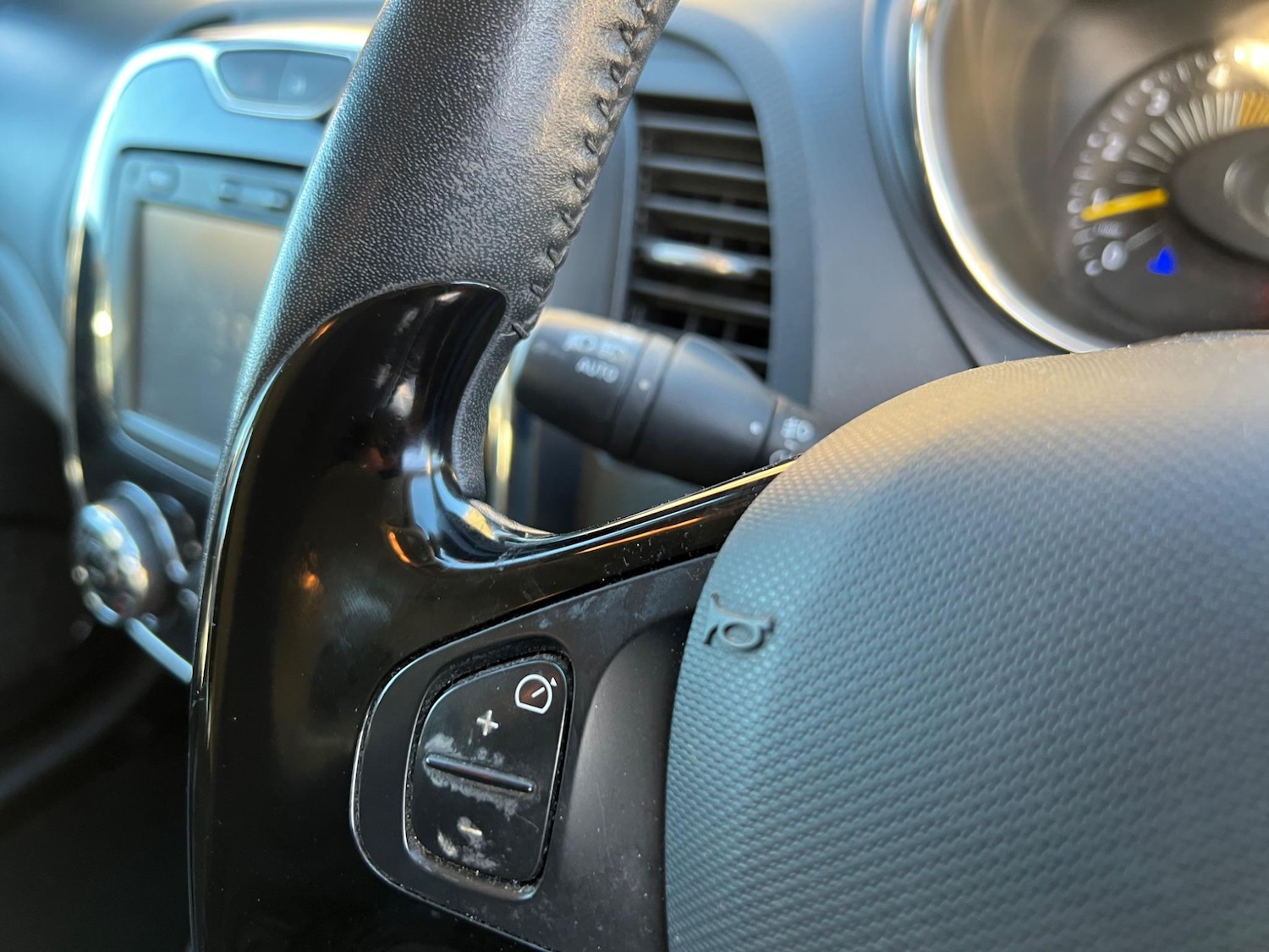 Used Renault Captur 2015 for sale - 76742980: Photo 15