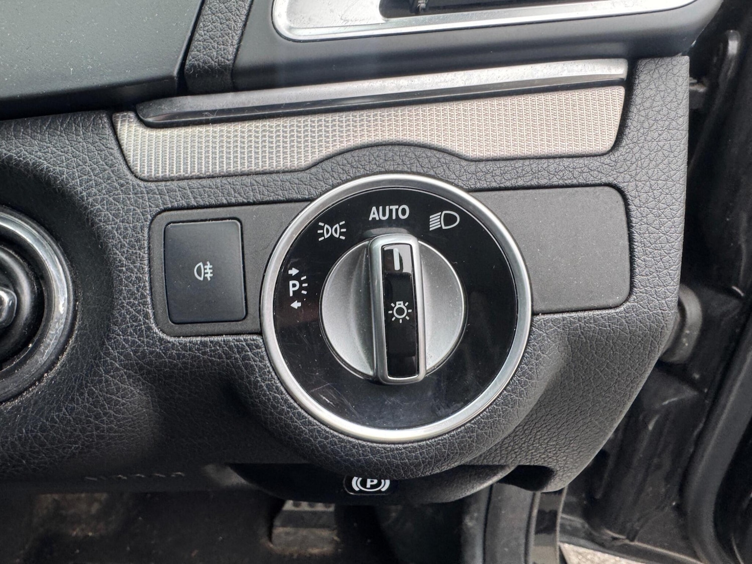 Used Mercedes-Benz E Class for sale - 77598900: Photo 19