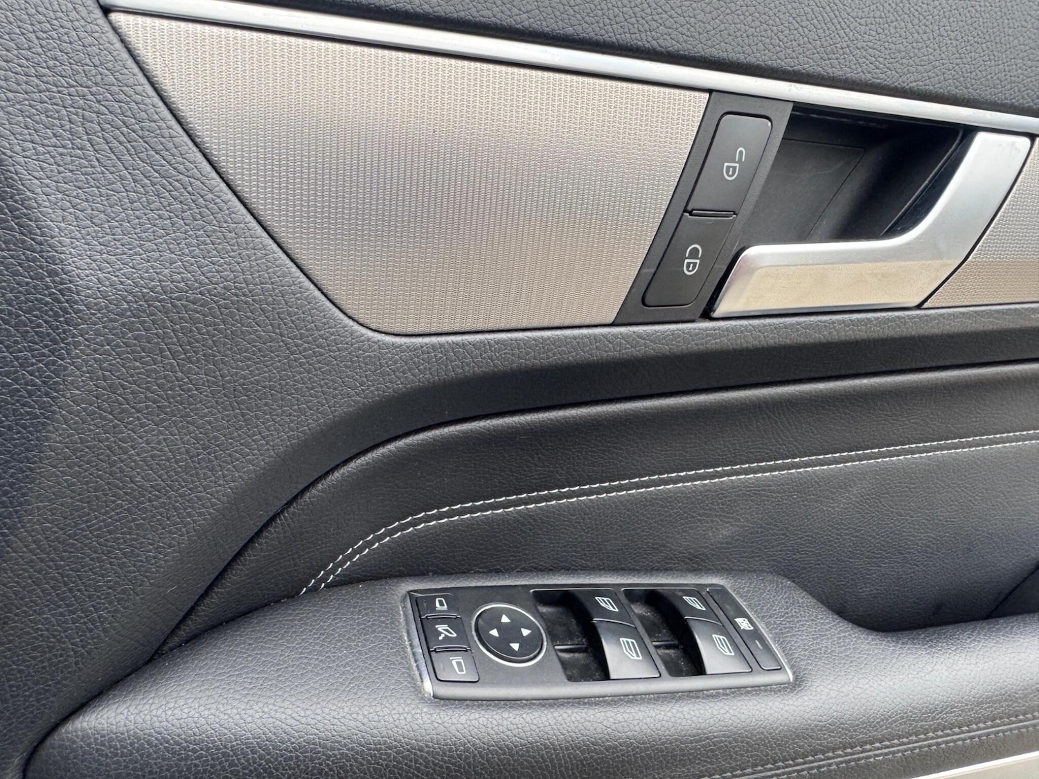 Used Mercedes-Benz E Class for sale - 77598900: Photo 20