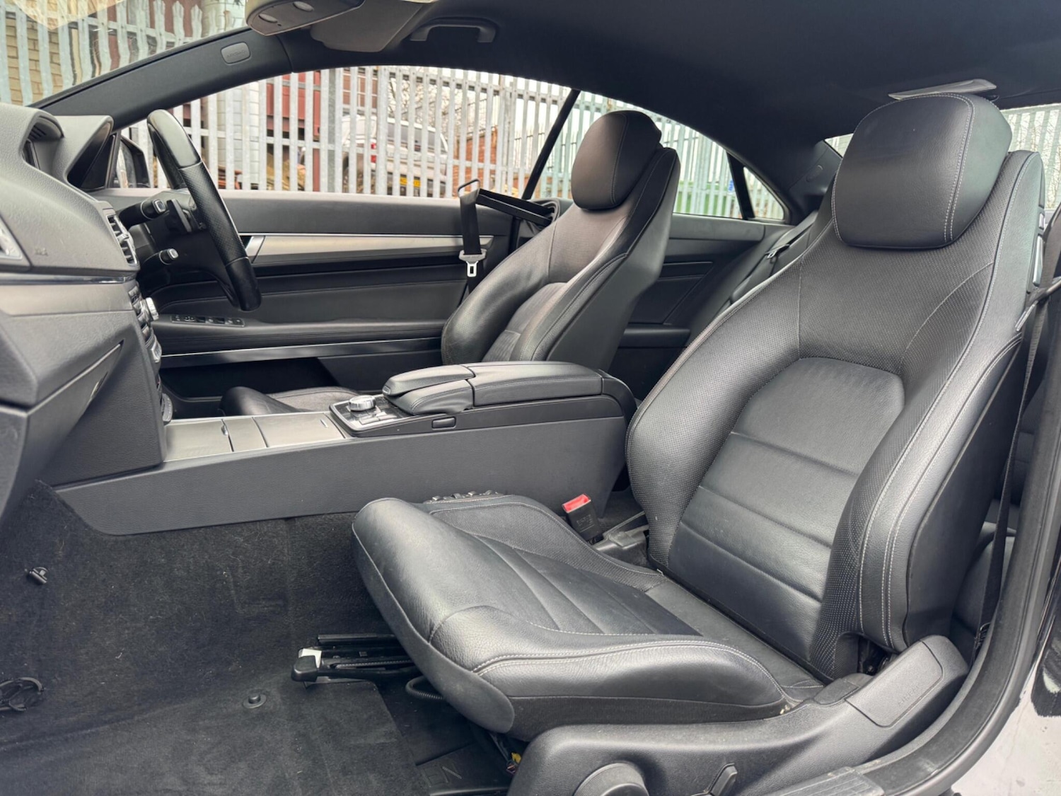 Used Mercedes-Benz E Class for sale - 77598900: Photo 30