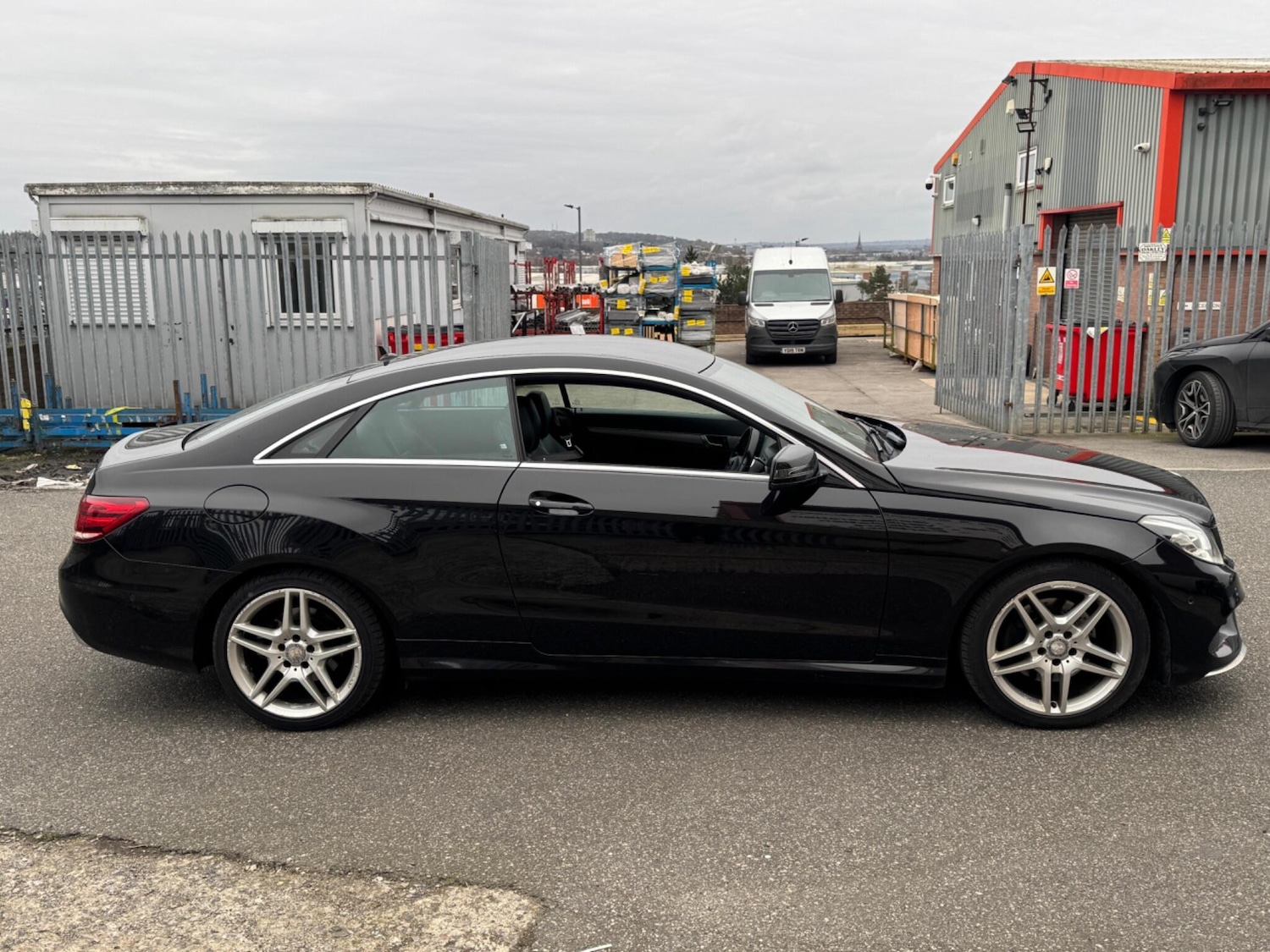 Used Mercedes-Benz E Class for sale - 77598900: Photo 9