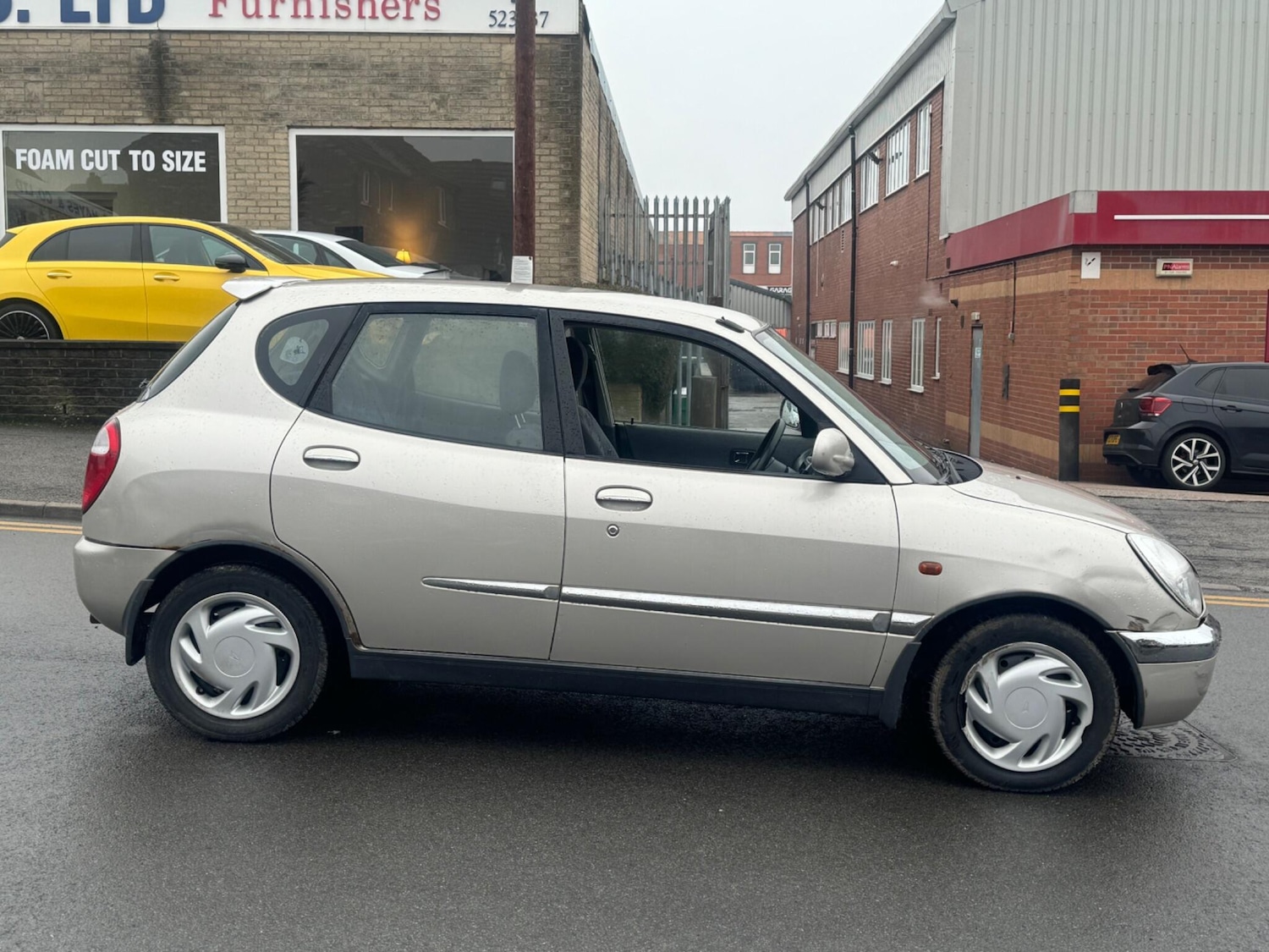 Used Daihatsu Sirion 2000 for sale - 77793946: Photo 5
