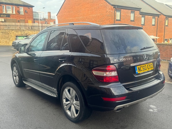 Used Mercedes-Benz M-Class 2010 for sale - 76175232: Photo 4