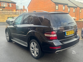 Used Mercedes-Benz M-Class 2010 for sale - 76175232: Photo 4