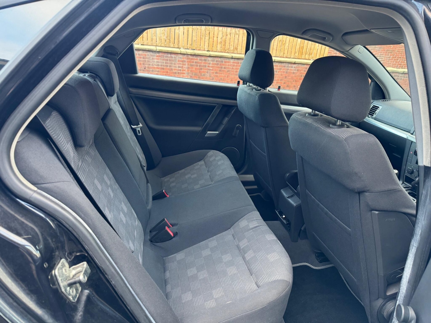 Used Vauxhall Vectra 2008 for sale - 77242279: Photo 12