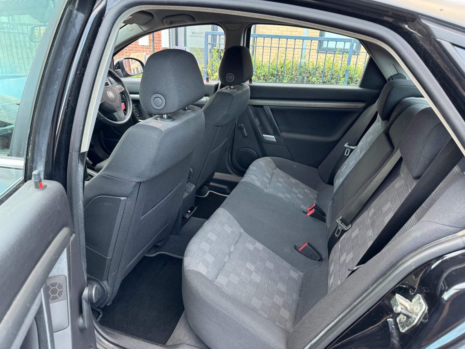 Used Vauxhall Vectra 2008 for sale - 77242279: Photo 13