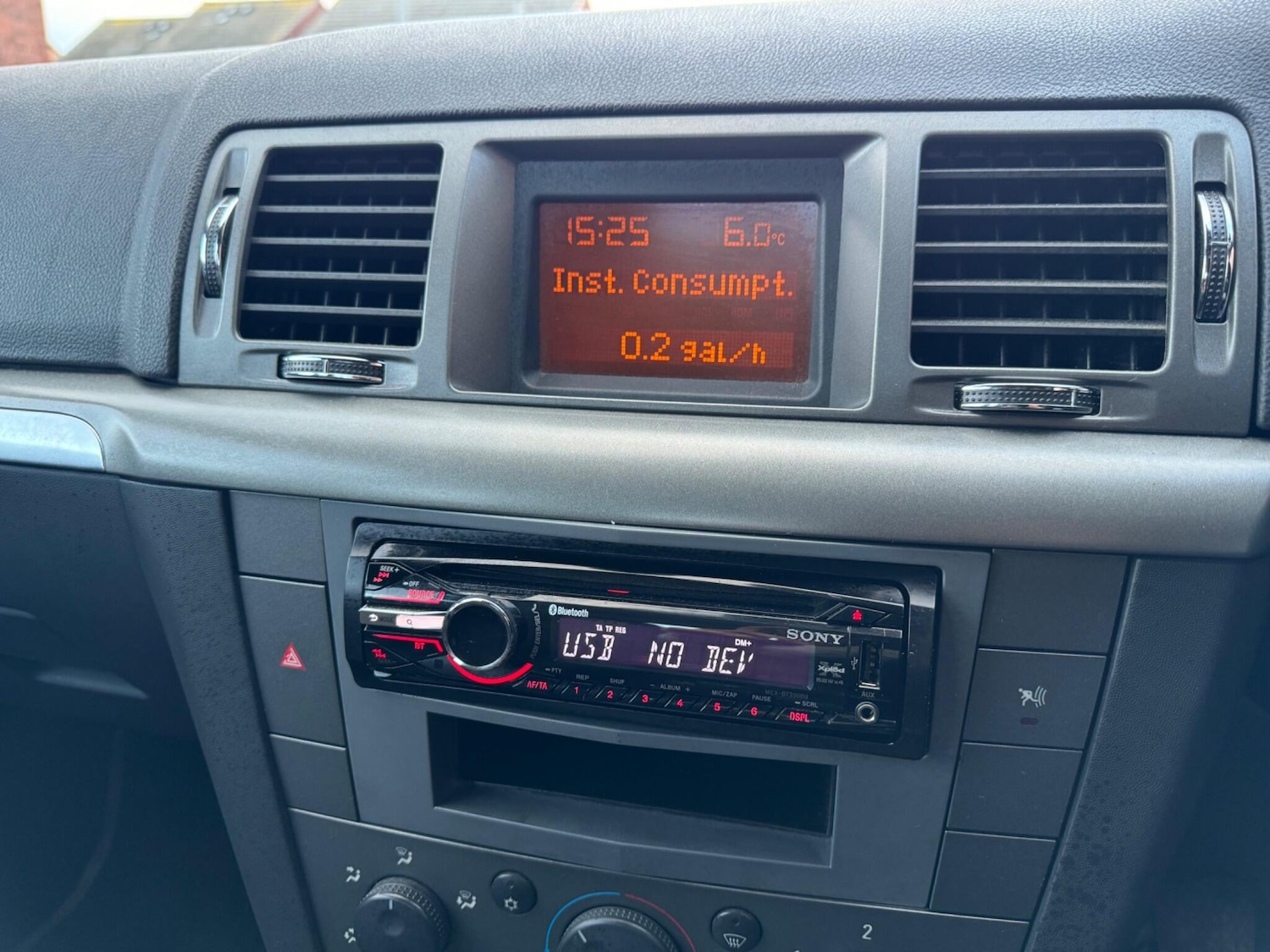 Used Vauxhall Vectra 2008 for sale - 77242279: Photo 14