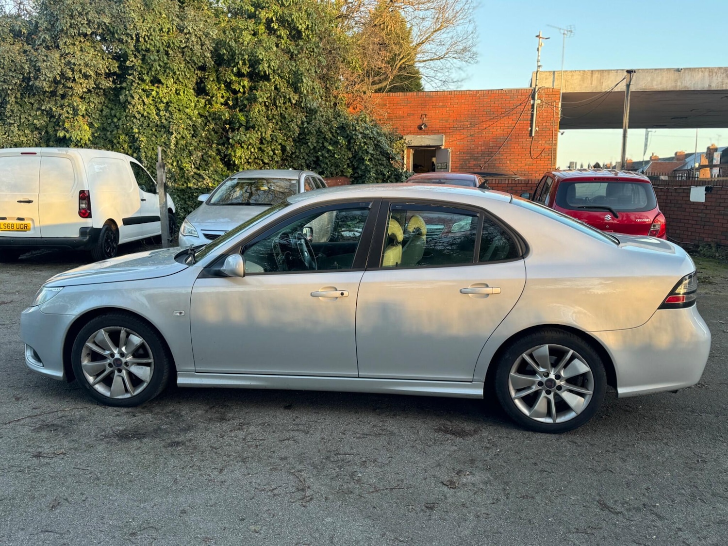 Used Saab 9-3 2010 for sale - 77054128: Photo 5