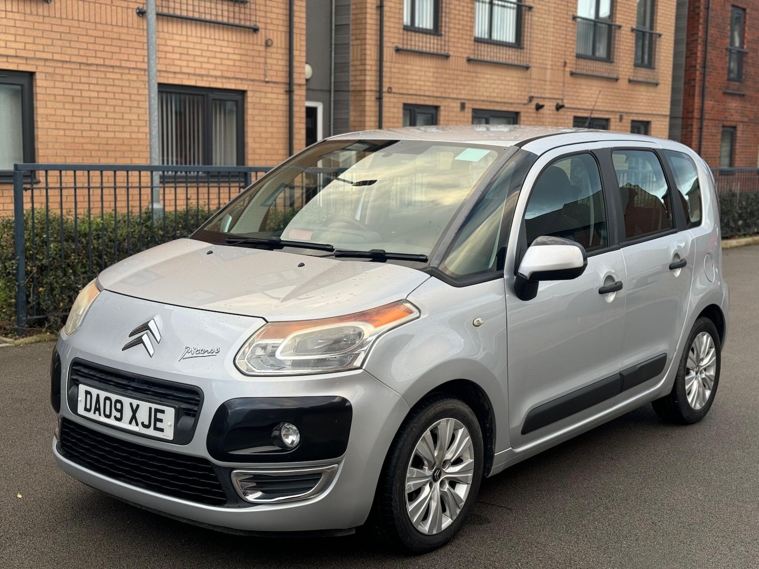 Used Citroen C3 Picasso 2009 for sale - 77496122: Photo 3