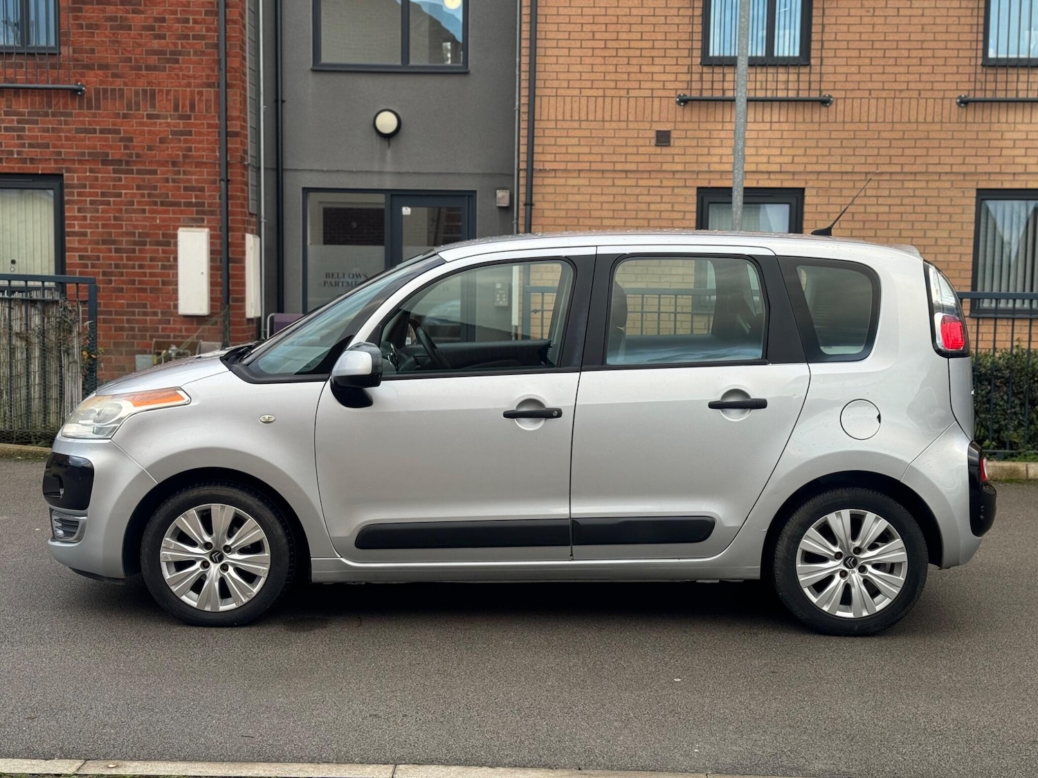 Used Citroen C3 Picasso 2009 for sale - 77496122: Photo 5