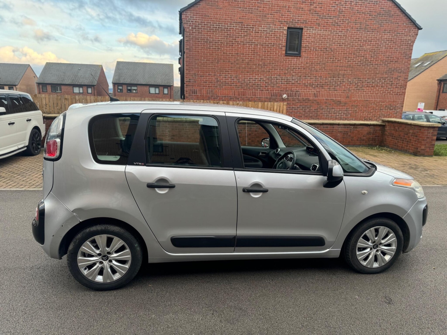 Used Citroen C3 Picasso 2009 for sale - 77496122: Photo 7