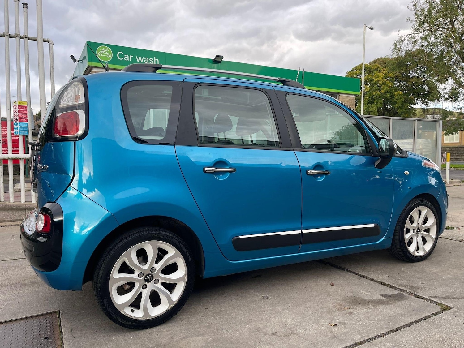 Used Citroen C3 Picasso 2013 for sale - 76993965: Photo 2