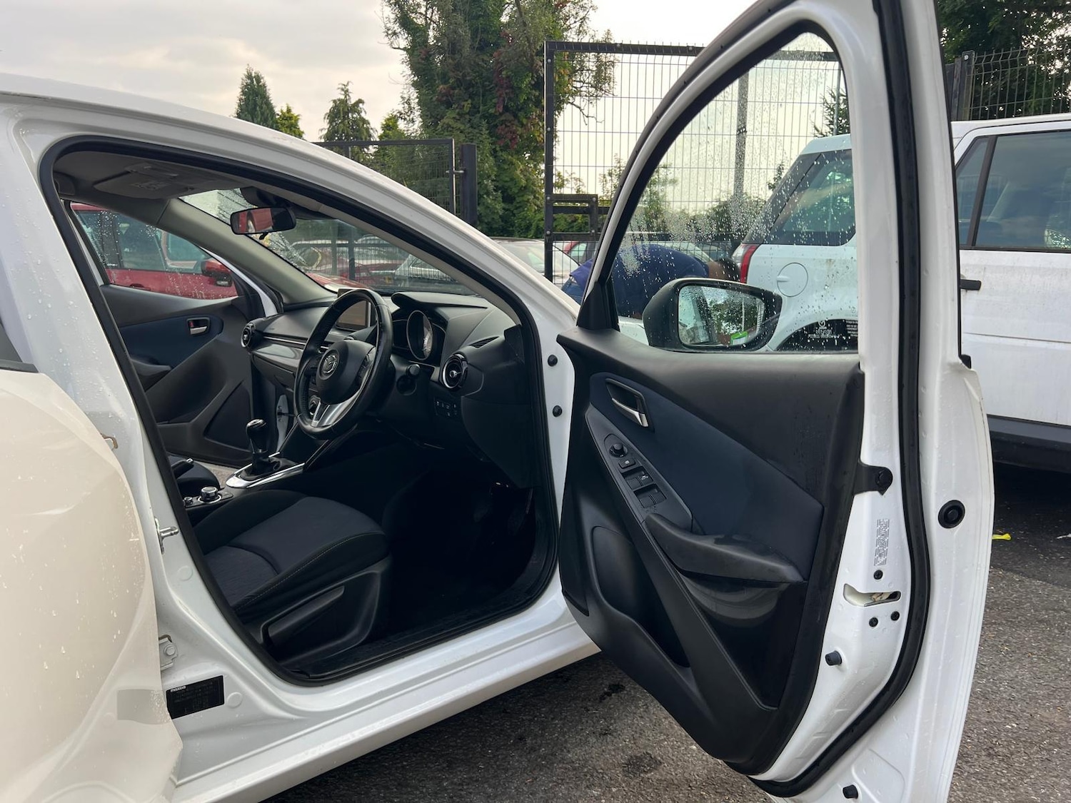 Used Mazda Mazda2 2016 for sale - 76306239: Photo 11