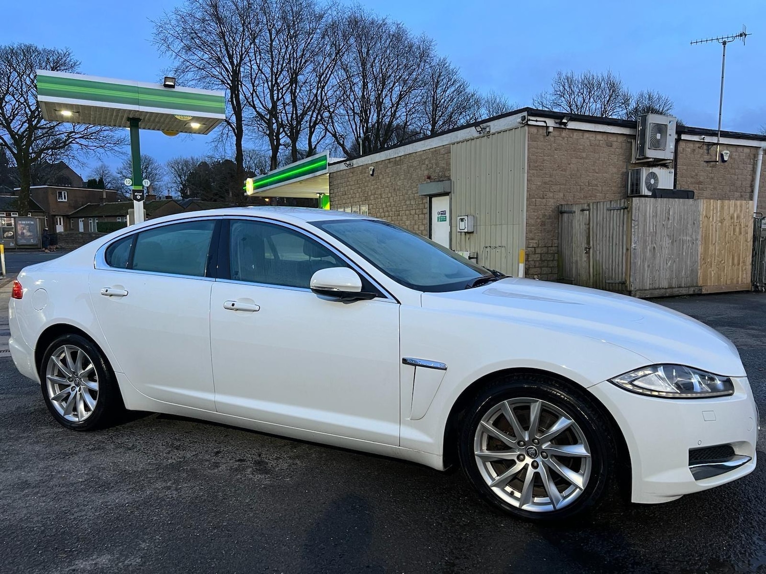 Used Jaguar XF 2012 for sale - 76992965: Photo 2