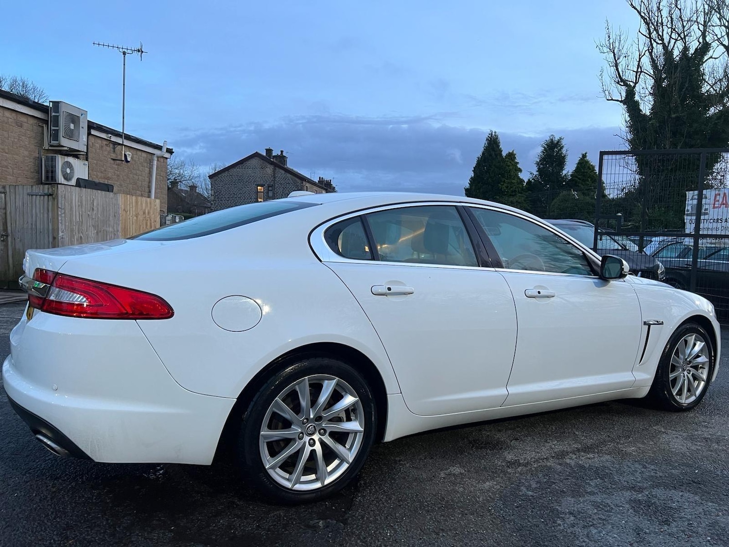 Used Jaguar XF 2012 for sale - 76992965: Photo 4