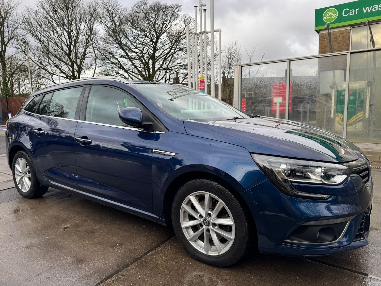 Used Renault Megane 2017 for sale - 76989788: Photo 2
