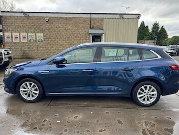 Used Renault Megane 2017 for sale - 76989788: Photo