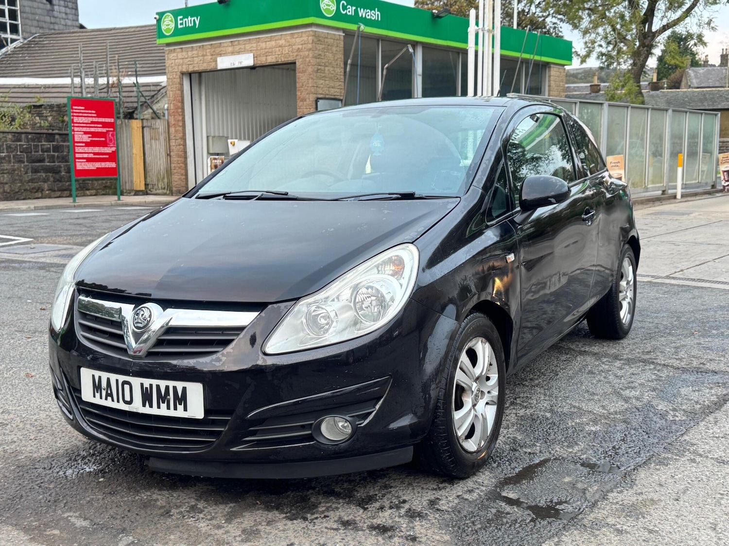 Used Vauxhall Corsa 2010 for sale - 77633674: Photo 2