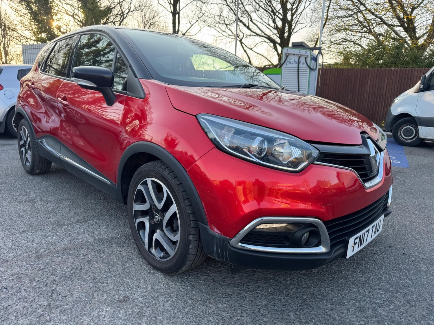 Used Renault Captur 2017 for sale - 76993836: Photo 2