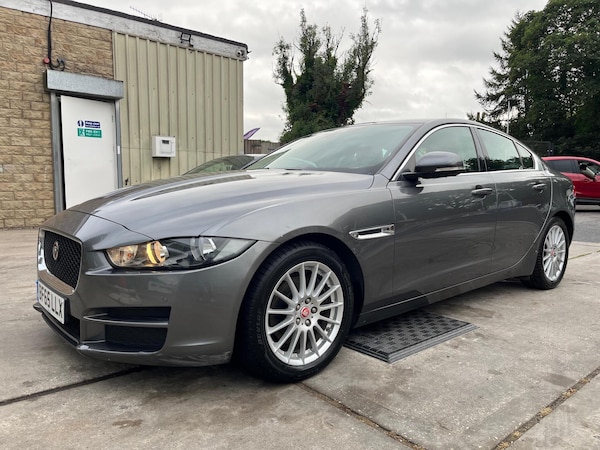Used Jaguar XE 2015 for sale - 75658308: Photo 2