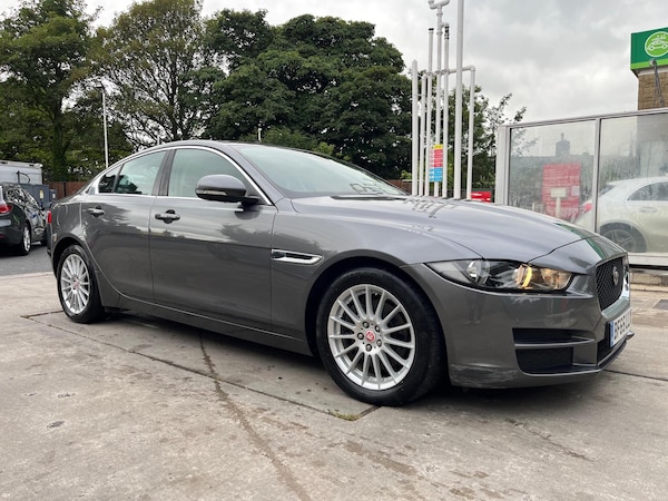 Used Jaguar XE 2015 for sale - 75658308: Photo 3