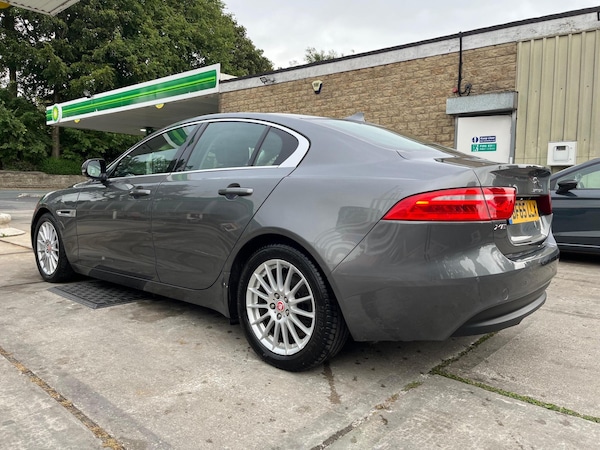 Used Jaguar XE 2015 for sale - 75658308: Photo 5